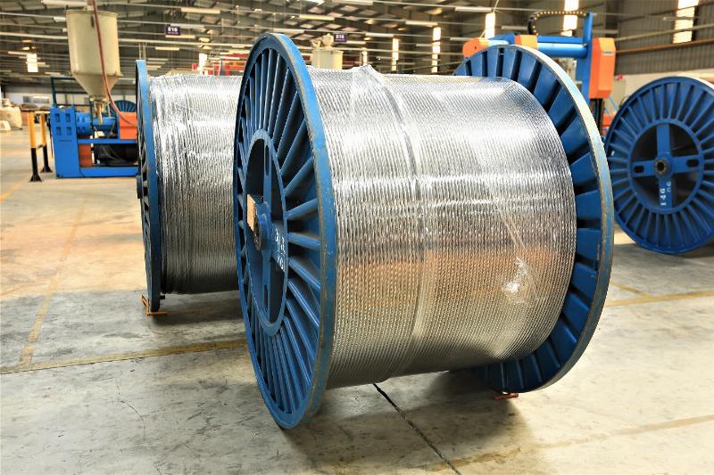Đường dây tải điện cao thế sử dụng vật liệu nhôm có dẫn điện không hiệu quả